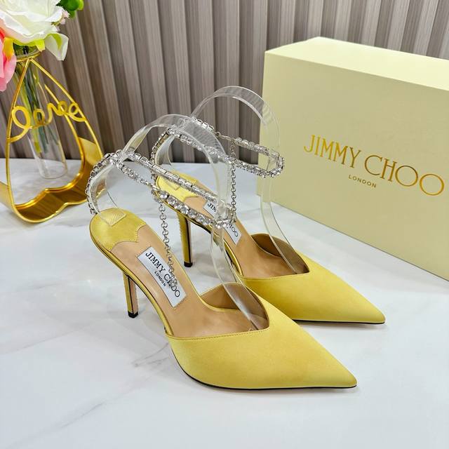 出厂 Jimmy Choo 吉米周 是一个非常全面之尊贵时尚生活品牌， 香港,美国等大时尚博主及明星的同款表带女士高跟，中跟，平跟后空凉鞋系列。 澳大利亚尖头